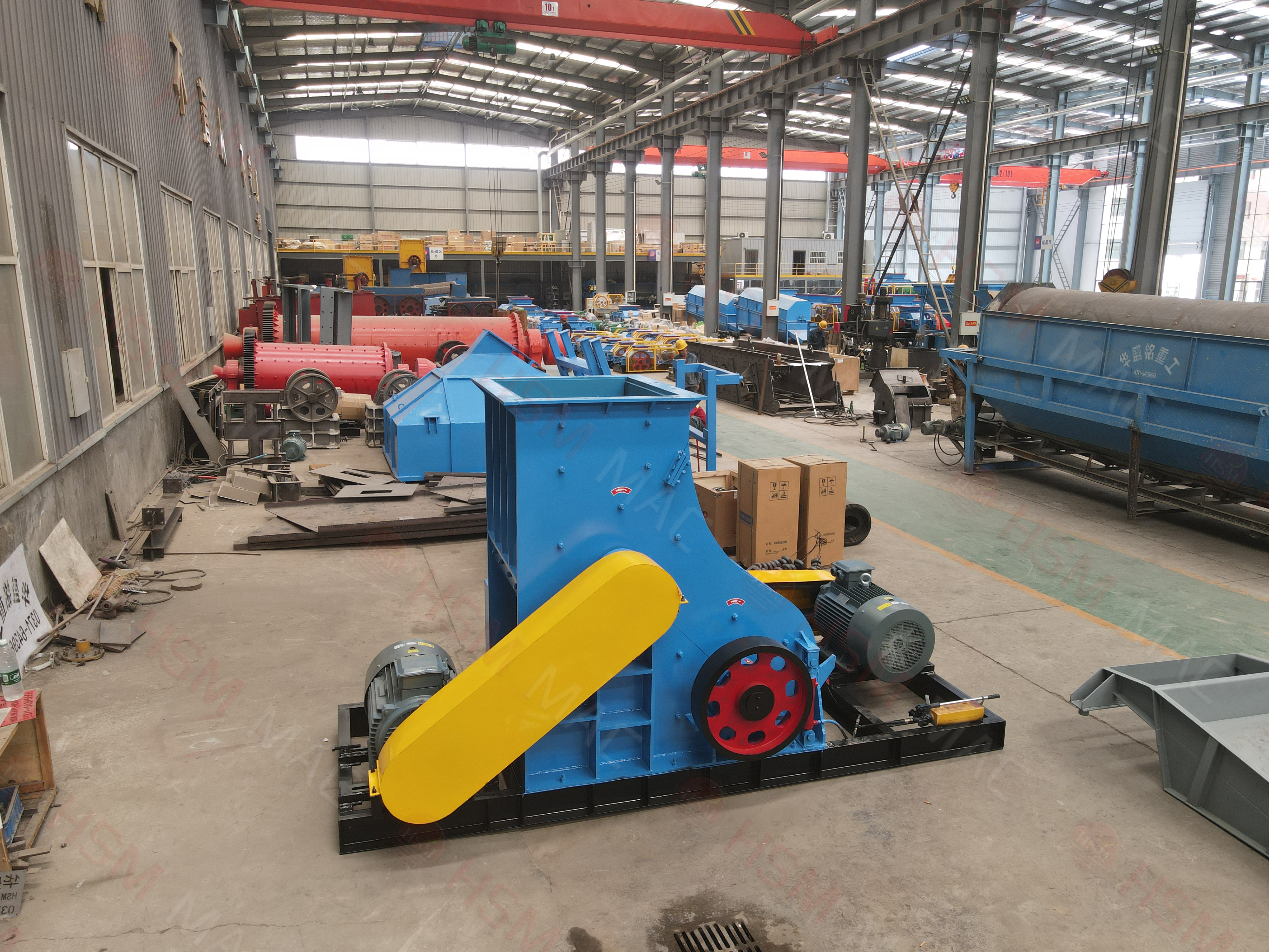 時產30噸小型濕料粉碎機多少錢一臺？